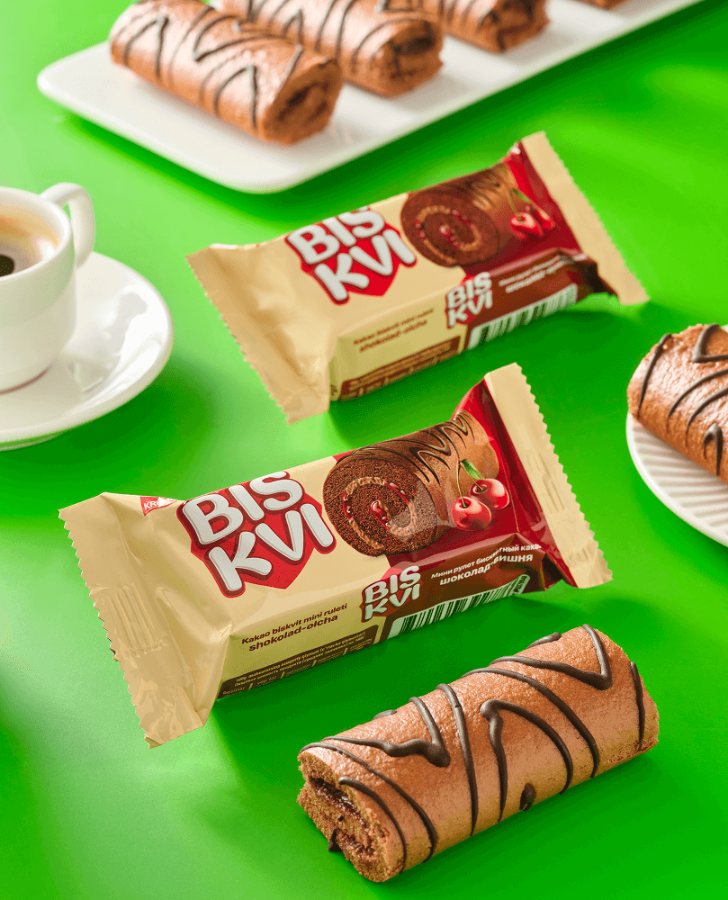 BISKVI Mini sponge cocoa roll with chocolate-flavored cream and cherry jelly